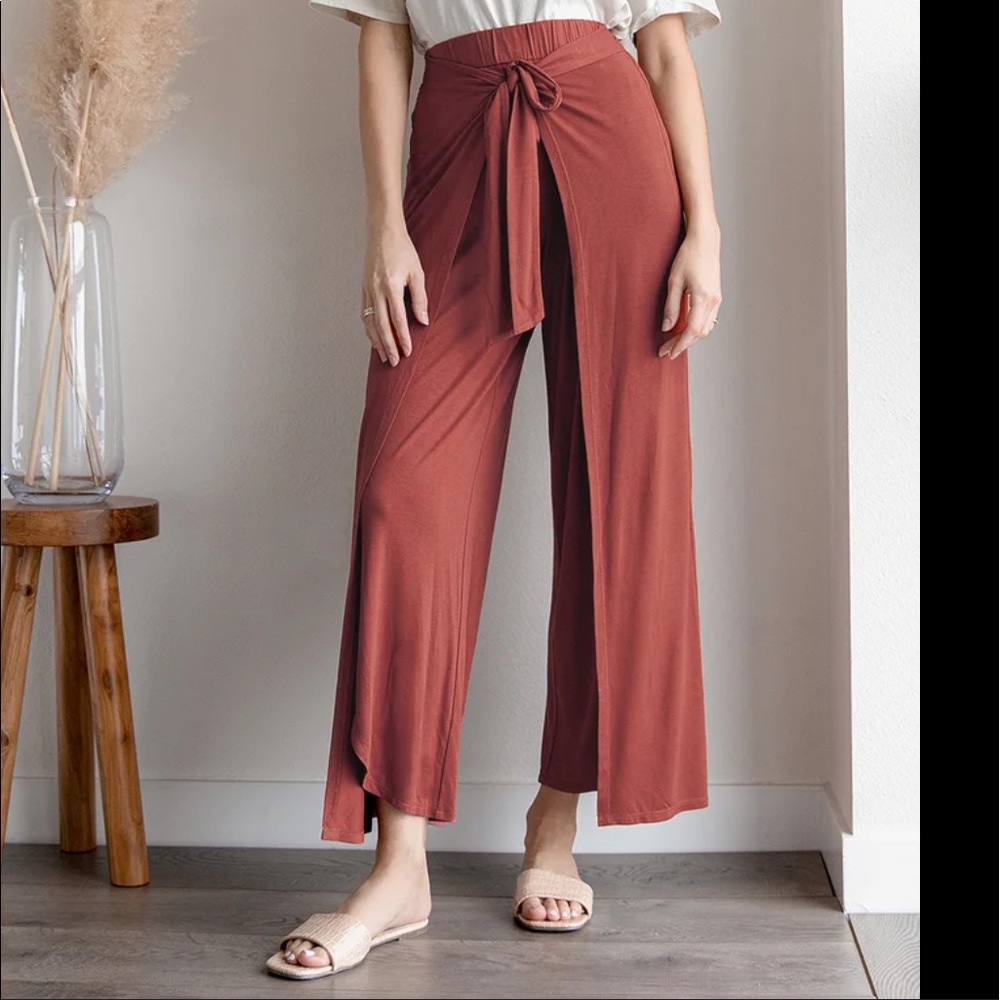 Lulus Flowy tie front culottes